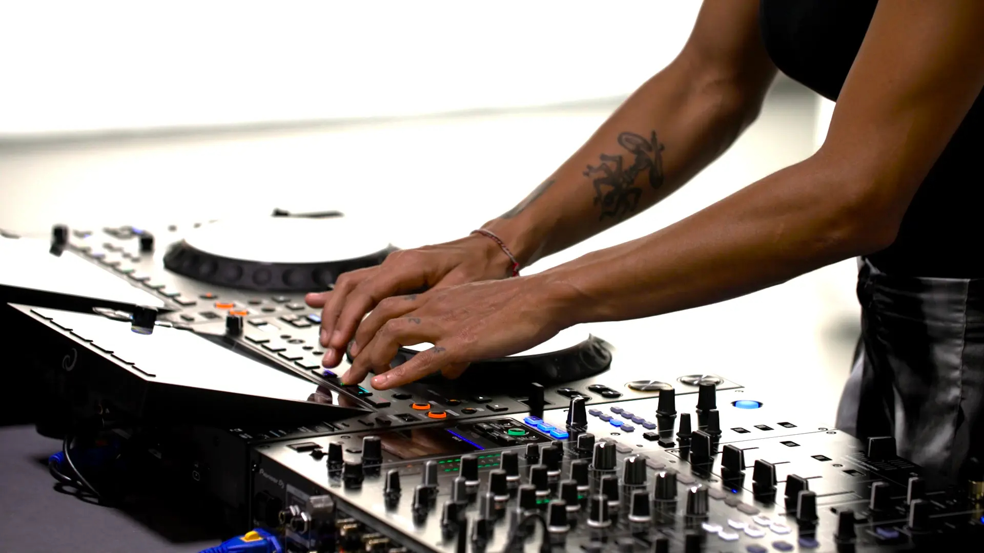 alphatheta-cdj-3000x_68bff8f5196bc.jpg