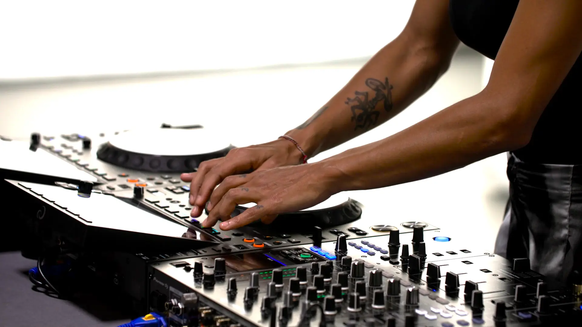 alphatheta-cdj-3000x_68bff8f5196bc.png