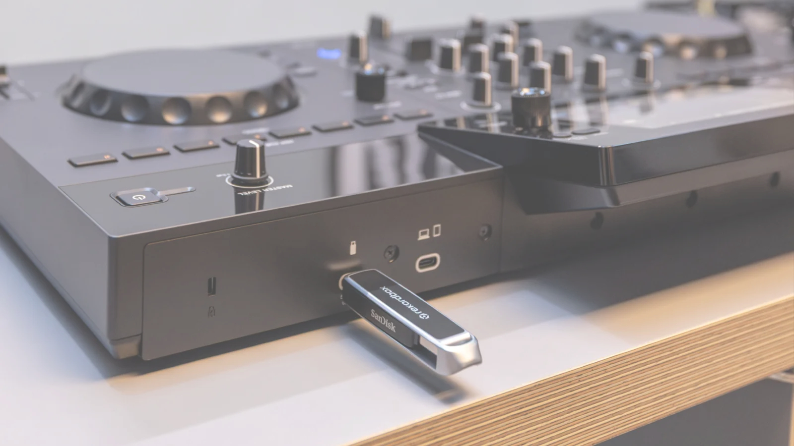 alphatheta-xdj-an_6a54bd978b0ca.jpg