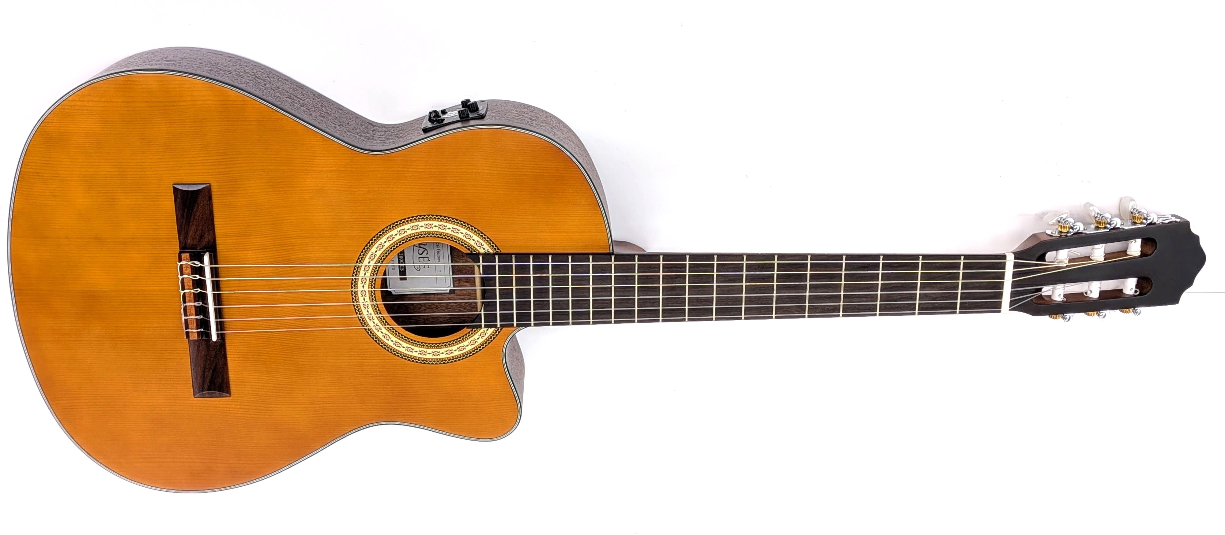 alysee-cl200ces-guitarra-classica-cutaway-4-4-acabamento-satinado_6a2c1d22895f0.jpg