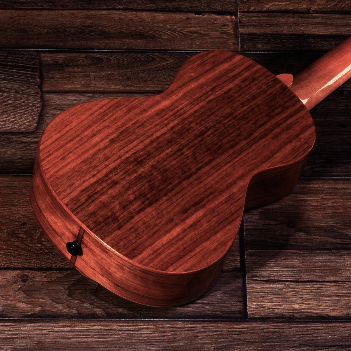 barnes-mullins-tenor-ukulele-walnut_6915ae3e9617a.jpg
