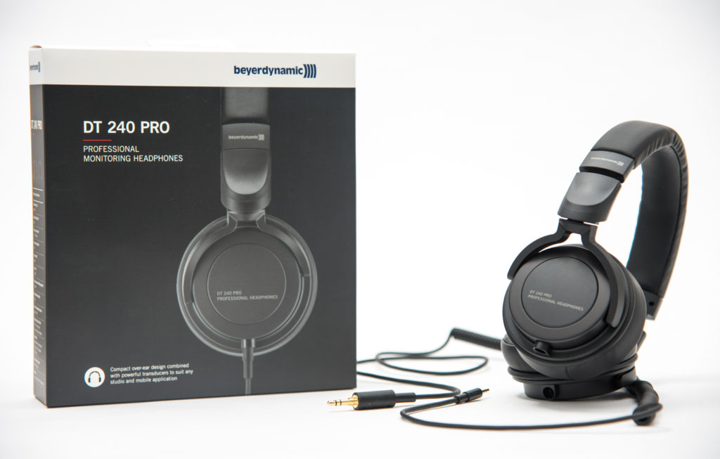 beyerdynamic-dt-240-pro_5ba0da69bac3e.jpg