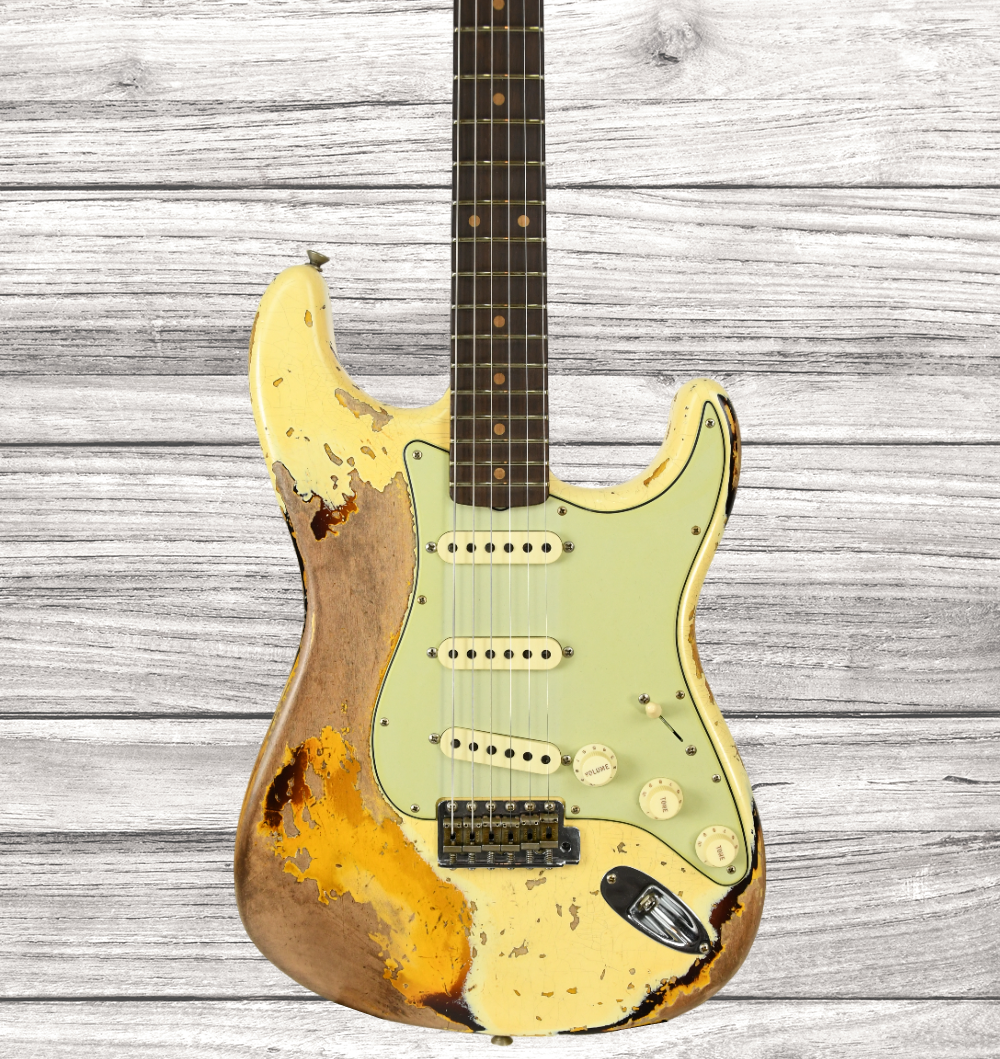 bfender-custom-shop-limited-edition-59-strat-b-super-heavy-relic-aged-vintage-white-over-chocolate-3-color-sunburst_64a69875b75a1.png