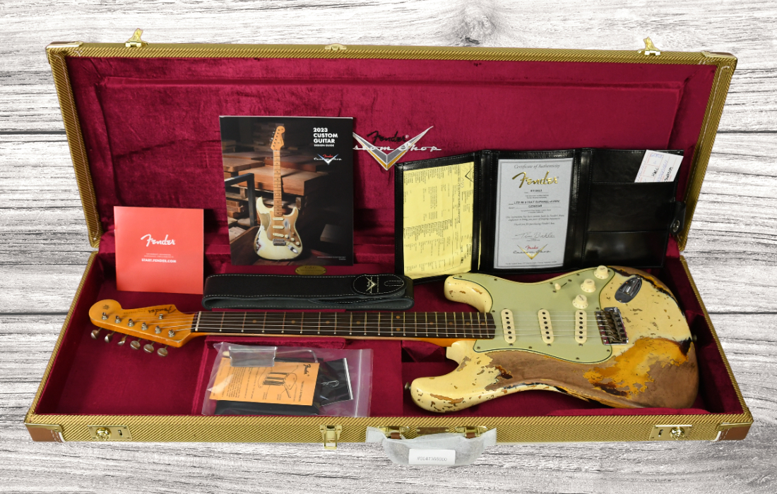 bfender-custom-shop-limited-edition-59-strat-b-super-heavy-relic-aged-vintage-white-over-chocolate-3-color-sunburst_64a69879d7266.jpg