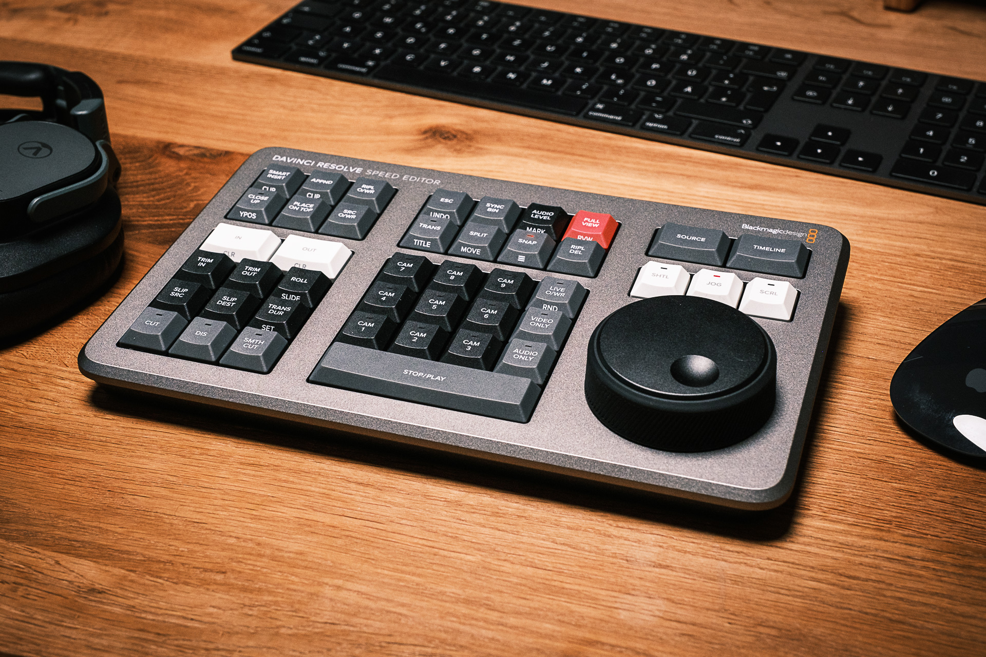 blackmagic-design-davinci-resolve-speed-editor_6a5645e2ccb37.jpg