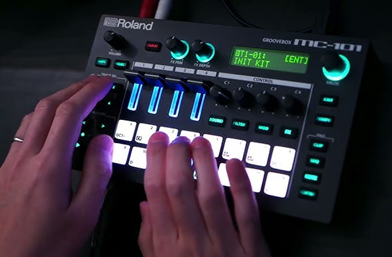 broland-mc-101-beat-machine-caixa-de-ritmos-musica-eletronica-tr-808-tr-909-juno-106-sh-101-b_68877247e48f9.png