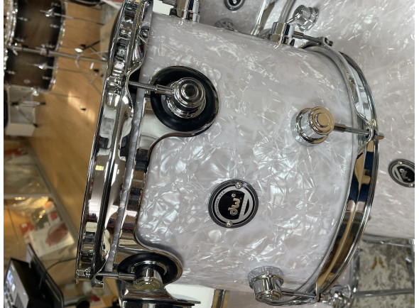 bdw-dwe-5-piece-drum-kit-bundle-white-marine-pearl-roland-v71-4cy-4wt-01-dektfp05tbwmcprcv71-b_6a16e9e759f6e.jpeg