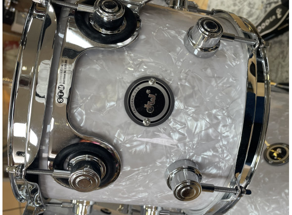 bdw-dwe-5-piece-drum-kit-bundle-white-marine-pearl-roland-v71-4cy-4wt-01-dektfp05tbwmcprcv71-b_6a16e9eb1342f.jpeg
