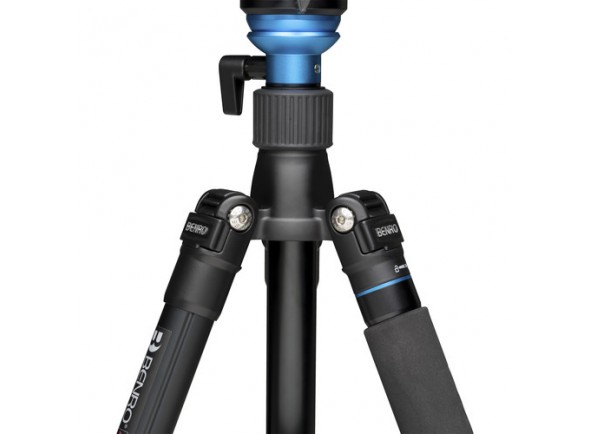 benro-a2883f-reverse-folding-aluminum-travel-tripod-with-s4pro-fluid-video-head_5f3bb5ae1dc93.jpg