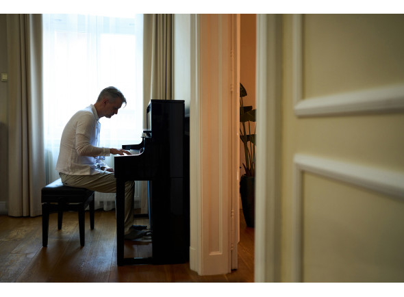 broland-lx-9-pe-piano-vertical-digital-preto-polido-10-anos-garantia-b_68376115a563e.jpeg