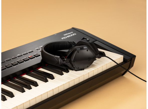 bv-moda-m-200-studio-headphones-cable-with-microphone-travel-case-b_68386e1fc3a72.jpg