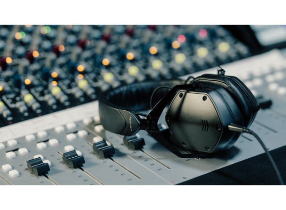 bv-moda-m-200-studio-headphones-cable-with-microphone-travel-case-b_68386e29e885f.jpg