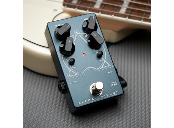 darkglass-alpha-omicron-bass-distortion_6a2ac412c11be.jpg