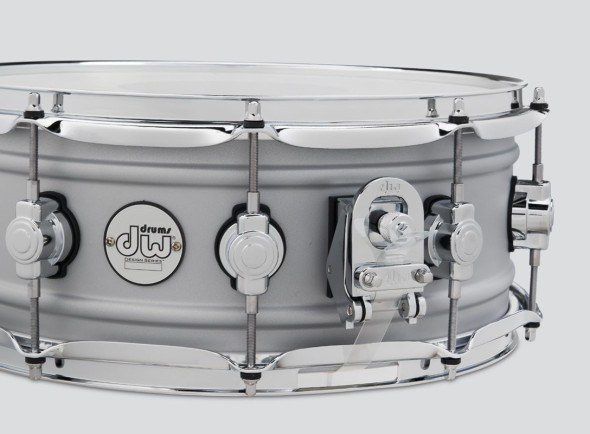 dw-drums-14x55-design-series-matte-aluminium-snare-drum-ddsd5514macr_67bcc27c8b66d.jpg