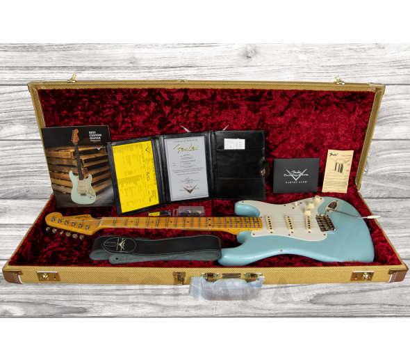 fender-1957-faded-aged-daphne-blue-relic_608c1b6c73b7e.jpg