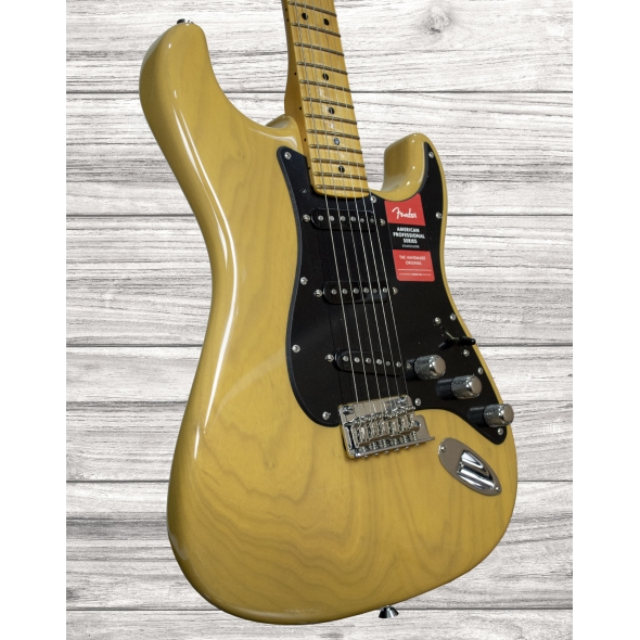 fender-american-pro-strat-ash-ltd-butterscotch_5e68dab25b1a4.jpg