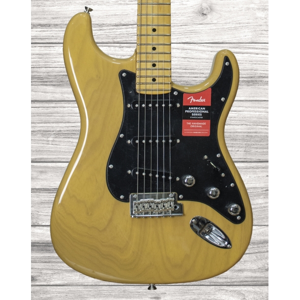 fender-american-pro-strat-ash-ltd-butterscotch_5e68dab66d9c6.jpg