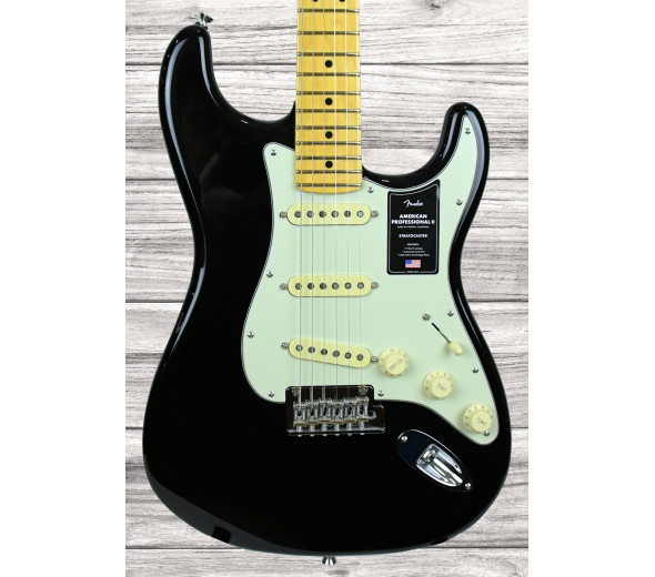 fender-american-professional-ii-maple-fingerboard-black_62307db60bedb.jpg