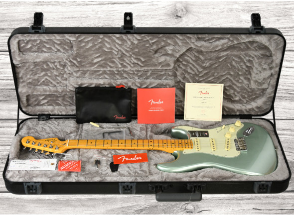 fender-american-professional-ii-strat-mn-myst-sfg_64a69af25ca0f.jpg