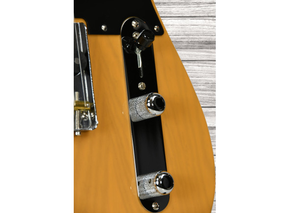 fender-american-vintage-ii-1951-maple-fingerboard-butterscotch-blonde_667975806f6a6.jpg