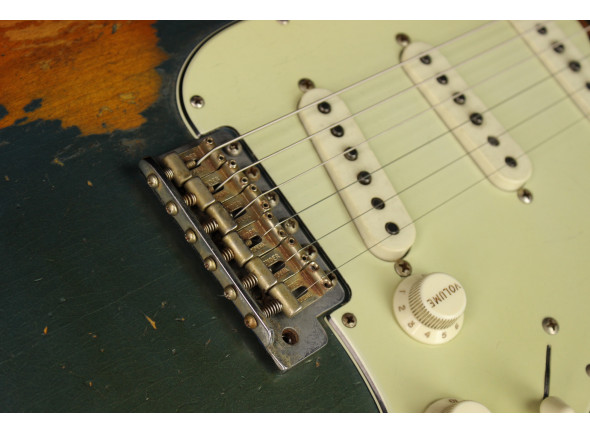 fender-custom-1963-stratocaster-heavy-relic-masterbuilt-dale-wilson_6a33c87131154.jpg