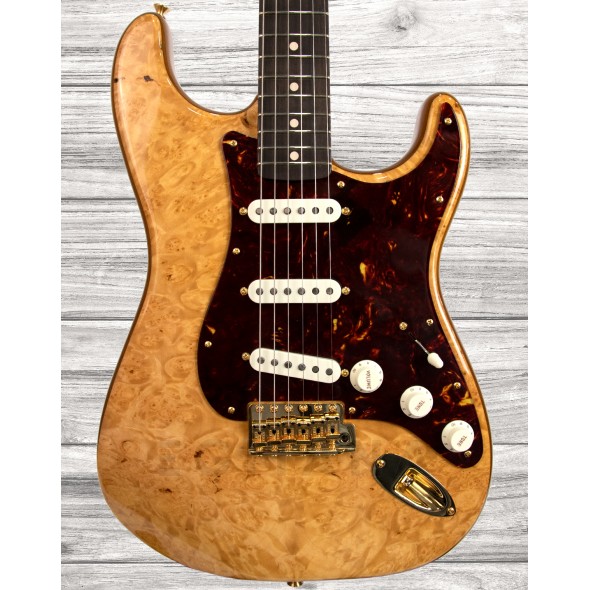 fender-custom-shop-artisan-maple-burl-stratocaster-aged-natural_5f60c6666599d.jpg