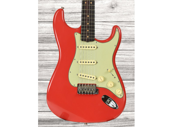 fender-custom-shop-limited-edition-63-stratocaster-journeyman-relic-aged-fiesta-red_6601871021e7d.jpg