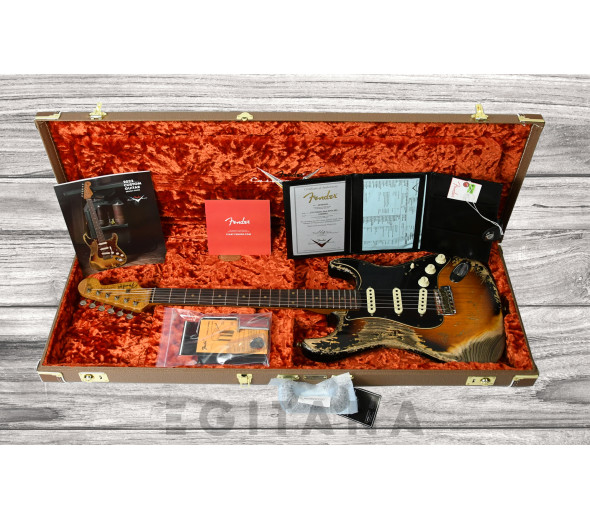 fender-custom-shop-limited-edition-poblano-strat-super-heavy-relic-super-faded-aged-3-color-sunburst_63502770ae44d.jpg