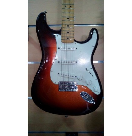 fender-standart-stratocaster-mn-cmb-vista-frontal_56016714bcc66.jpg