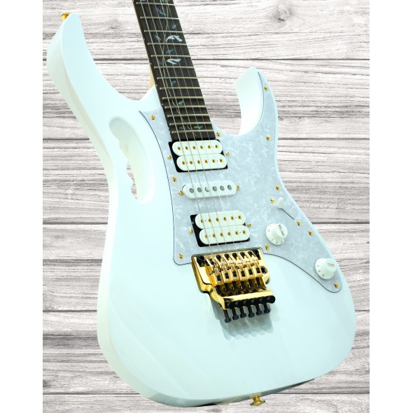 ibanez-steve-vai-signature-jem7v-white_5ecc00a0396e1.jpg