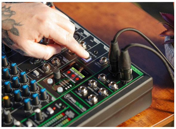 mackie-profx10-go_67a5f48a52e77.jpg