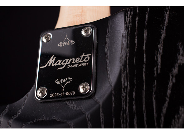 magneto-u-one-u-wave-classic-transparent-black-matte-ash-with-gig-bag_68d666d4d9efa.jpg
