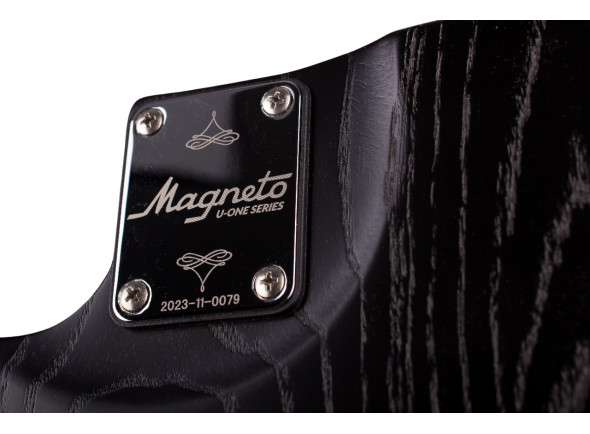 magneto-u-one-u-wave-classic-transparent-black-matte-ash-with-gig-bag_68f60dc68c38e.jpg