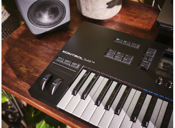 native-instruments-kontrol-s49-mk3_696f8b2c06deb.jpg
