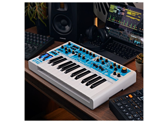 novation-bass-station-ii-swifty-edition_68dbd4c180af2.jpg