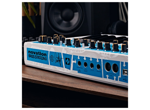 novation-bass-station-ii-swifty-edition_68dbd4cb9b119.jpg