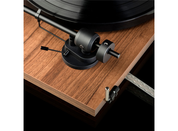 project-e1-phono-black-plug-play-entry-level-turntable-with-built-in-phono-preamp_65c10eb555e05.jpg