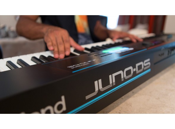 roland-juno-ds-88_5f119c55154e5.jpg