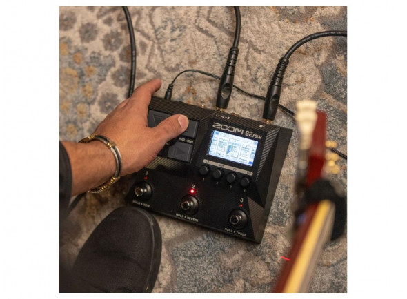 zoom-g2-four-guitar-multi-effect_63b305a46b9da.jpg