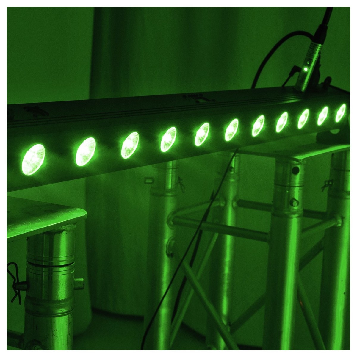 eurolite-led-bar-12-qcl-rgbw_69fdbd60b7133.jpg