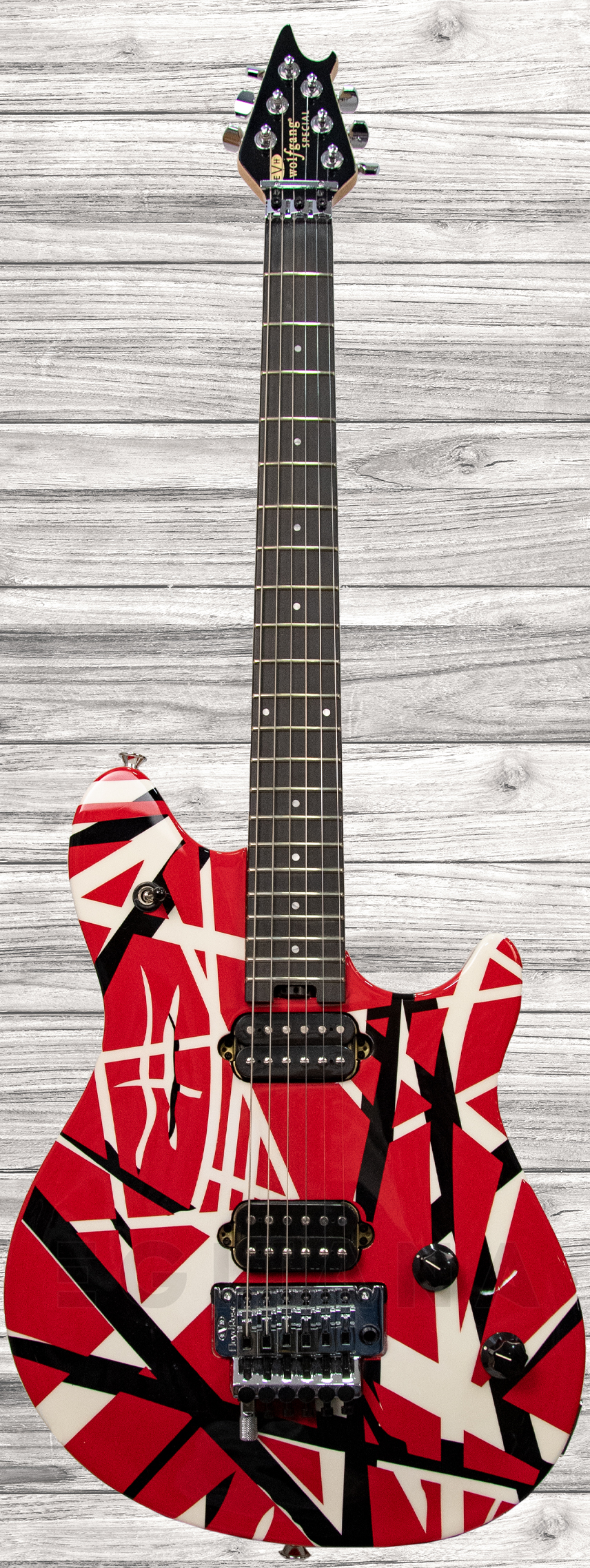 evh-wolfgang-special-striped-ebony-red-black-white-stripes_5f5b5321cfccf.jpg