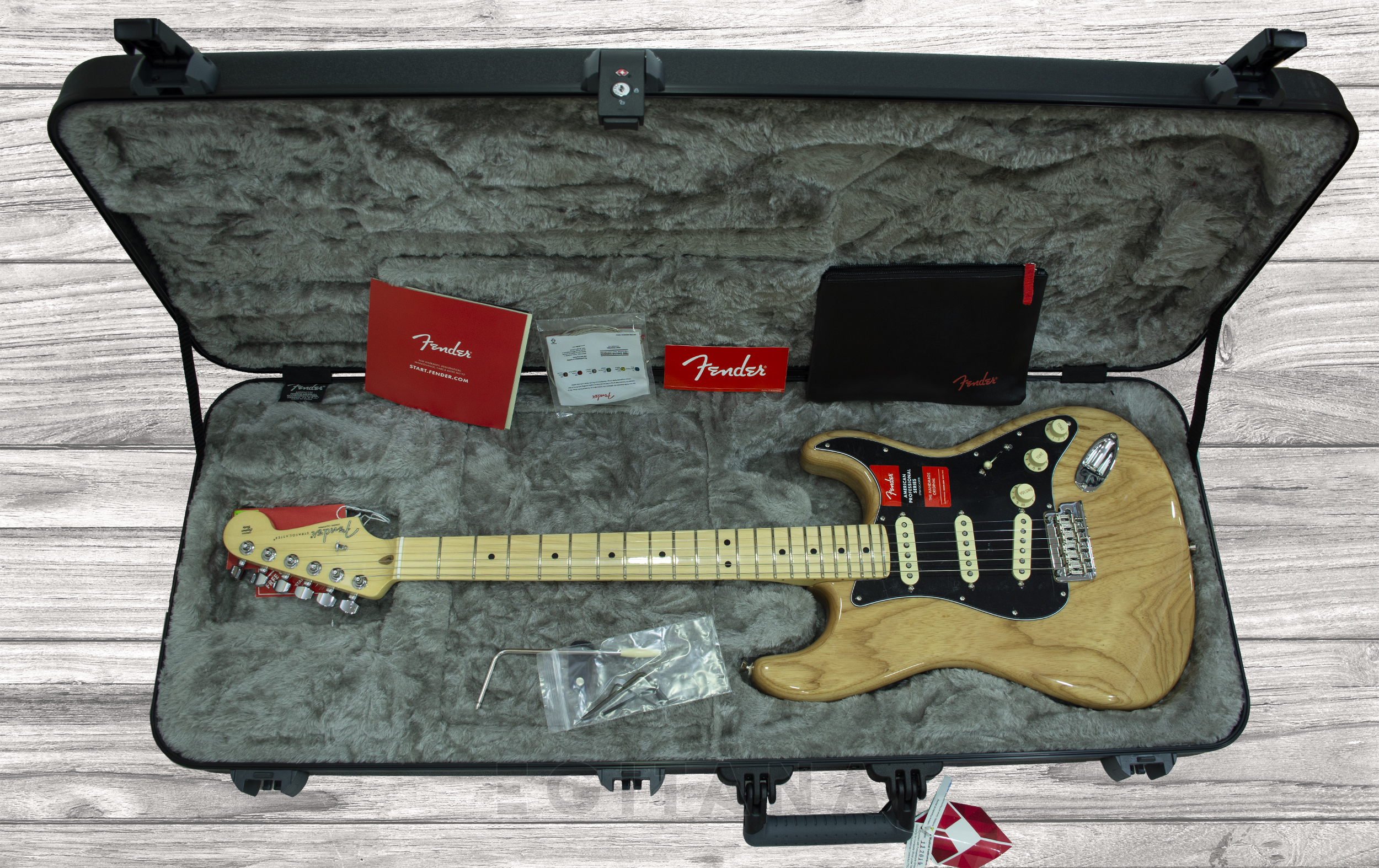 fender-am-pro-strat-mn-nat_5ef1c7827d47f.jpg