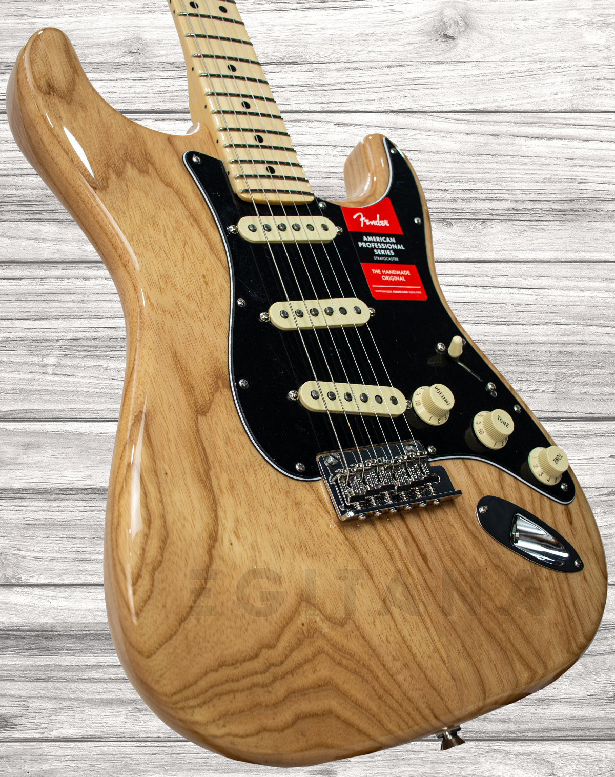 fender-am-pro-strat-mn-nat_5ef1c78447db8.jpg