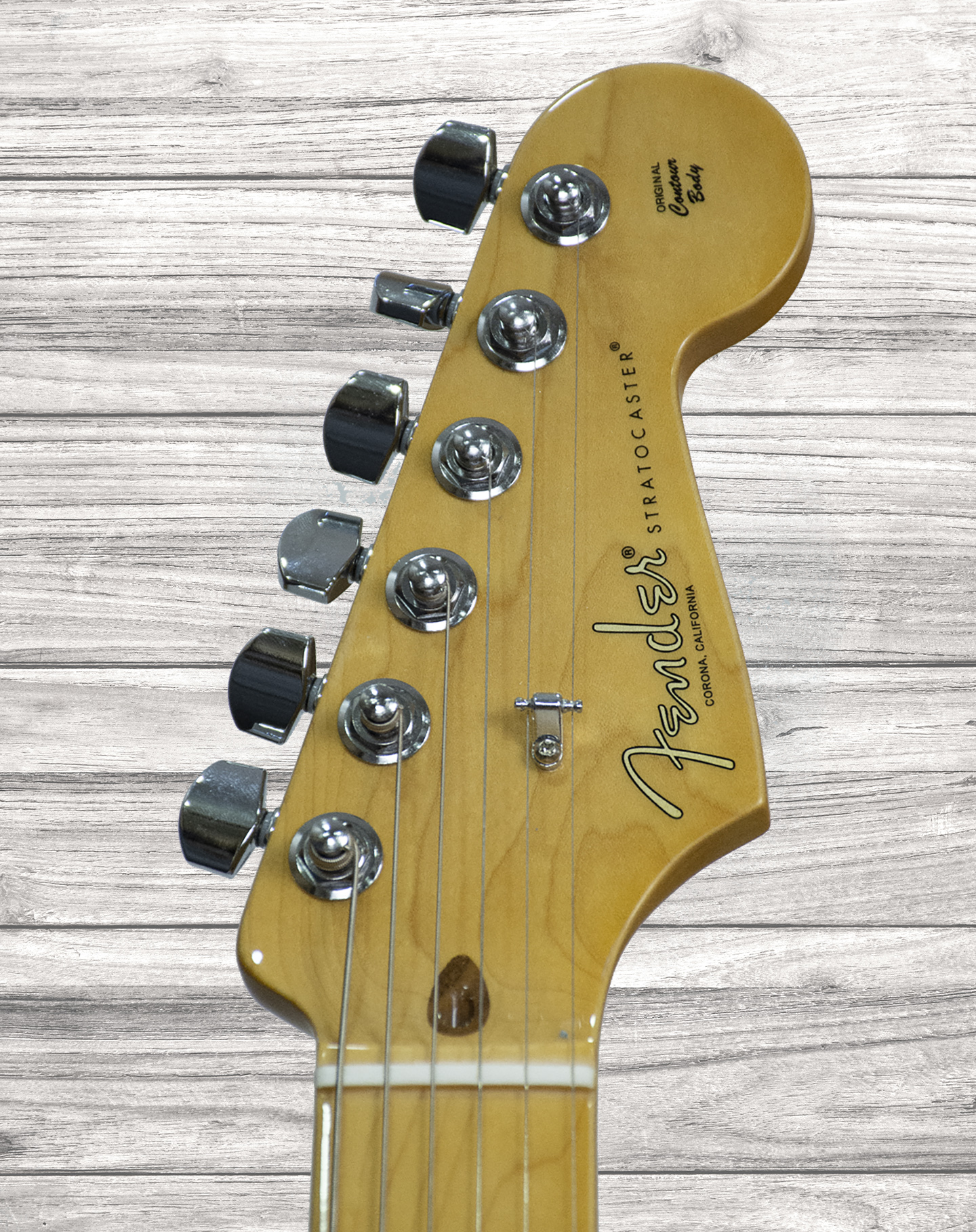 fender-american-pro-strat-ash-ltd-butterscotch_5e68dab46d34f.jpg