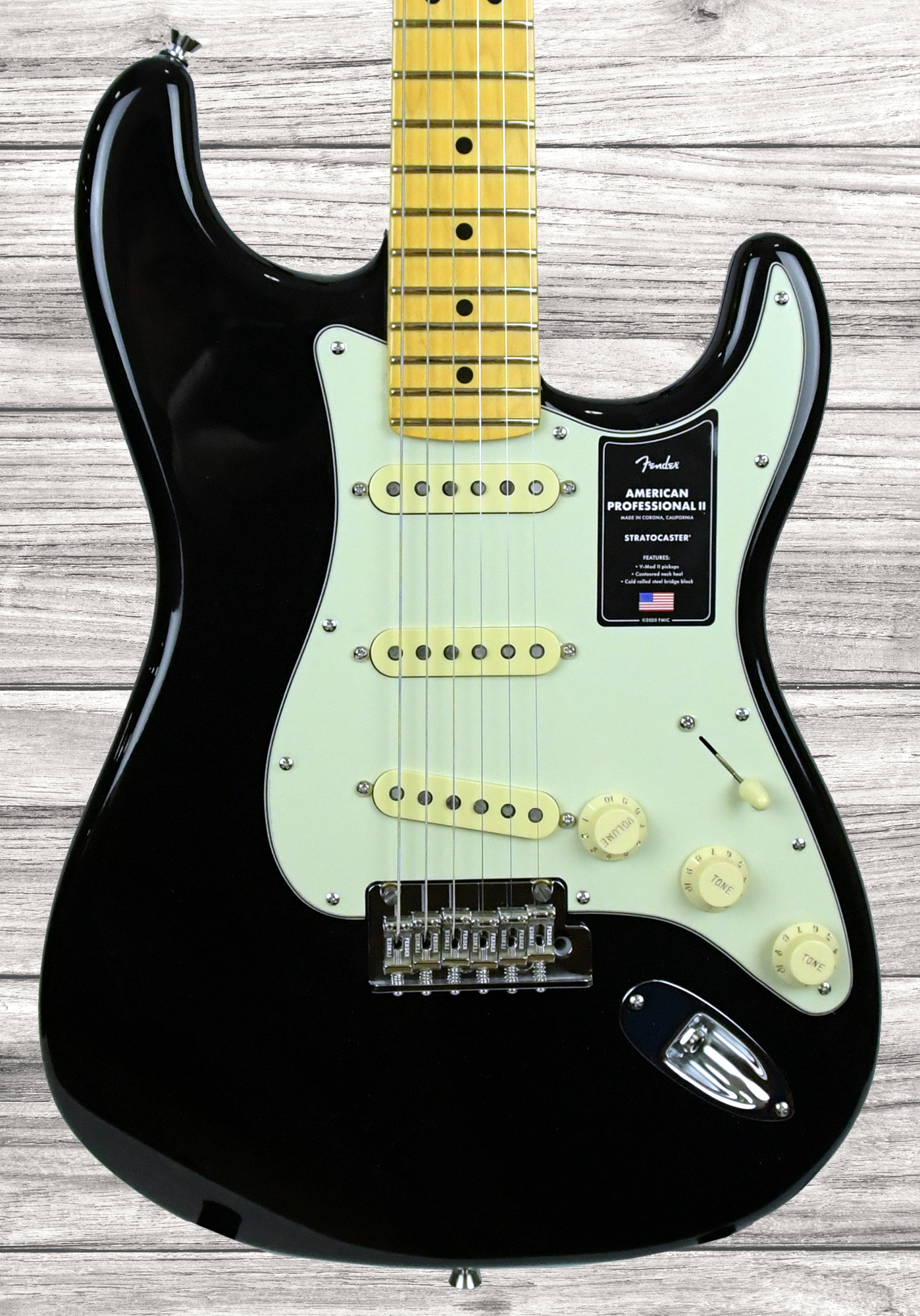 fender-american-professional-ii-maple-fingerboard-black_62307db60bedb.jpg