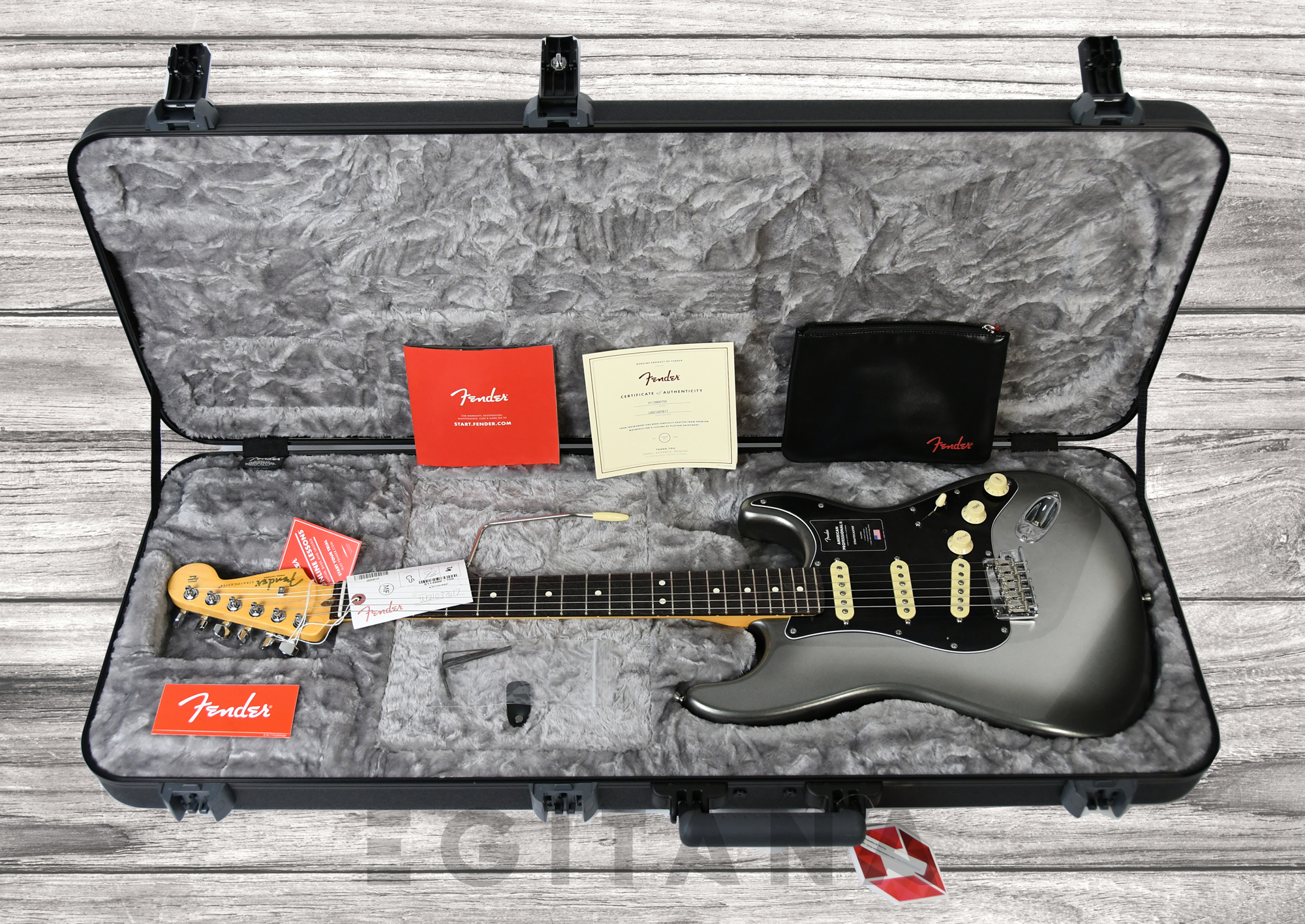 fender-american-professional-ii-stratocaster-rw-mercury_63764e0c59e81.jpg