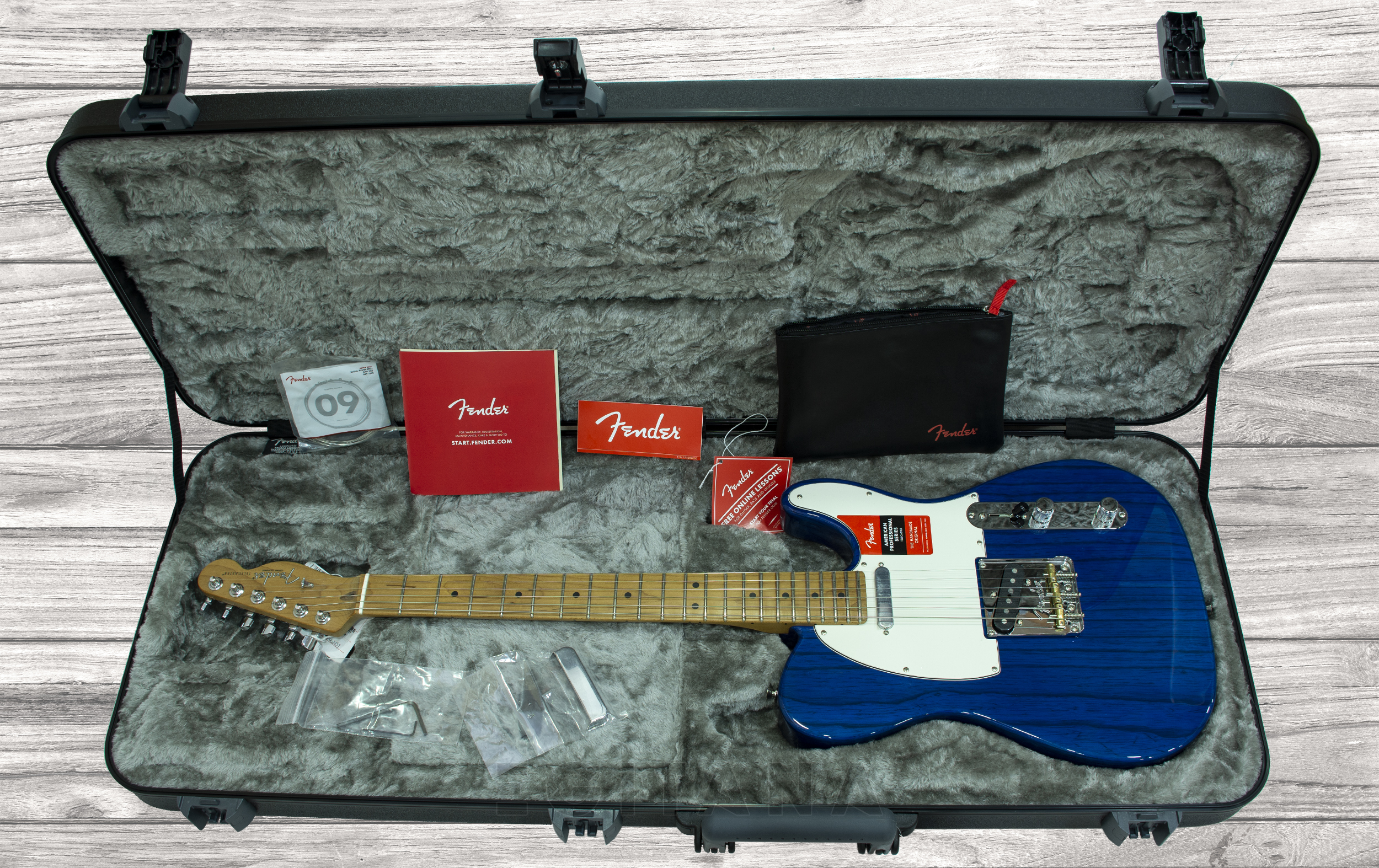 fender-american-proffesional-telecaster-mn-sapphire-blue-ltd_5eec92cc7817a.jpg