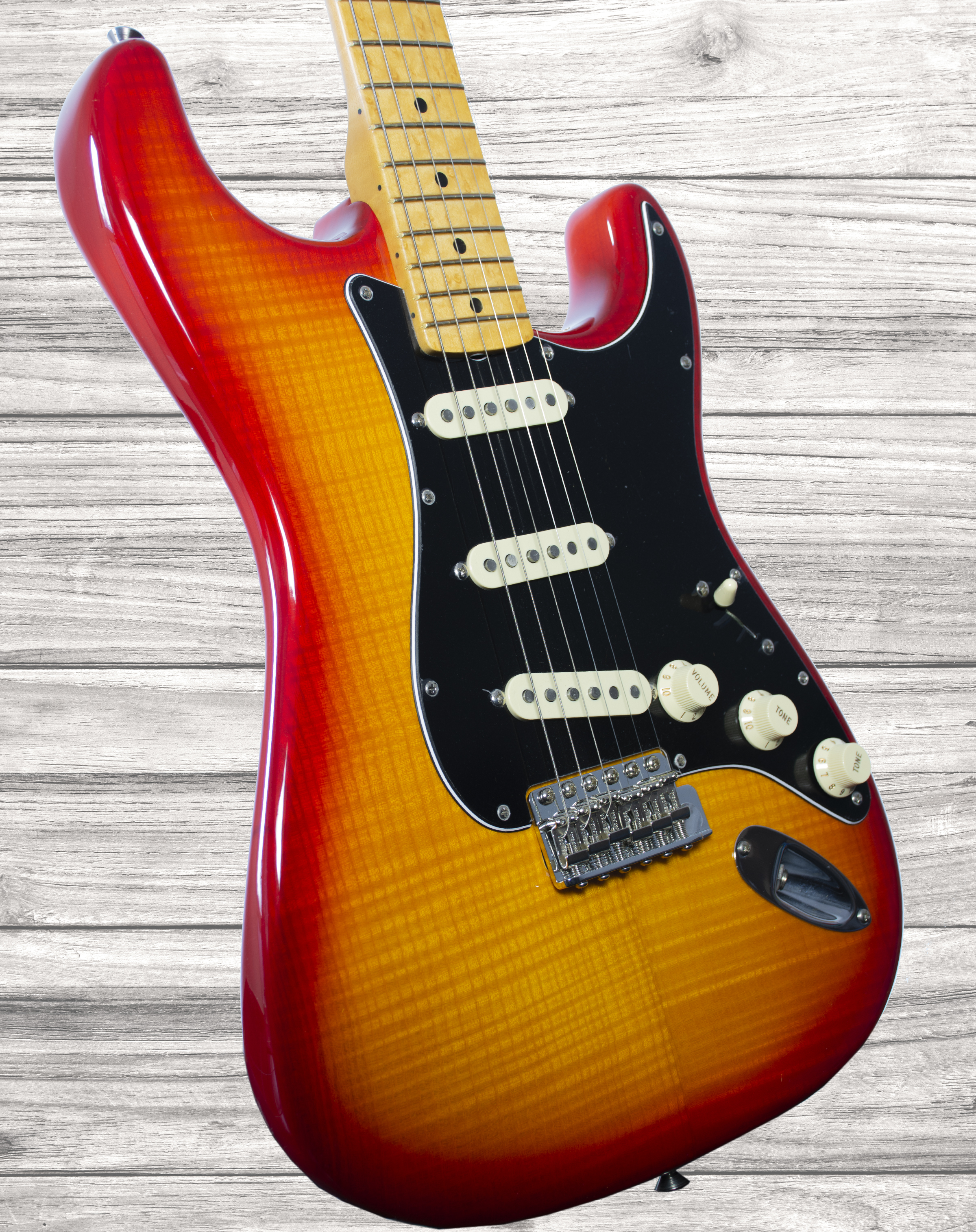 fender-american-rarities-flame-ash-top-stratocaster-org-60s-mn-prb_5eab08cd23f1c.jpg