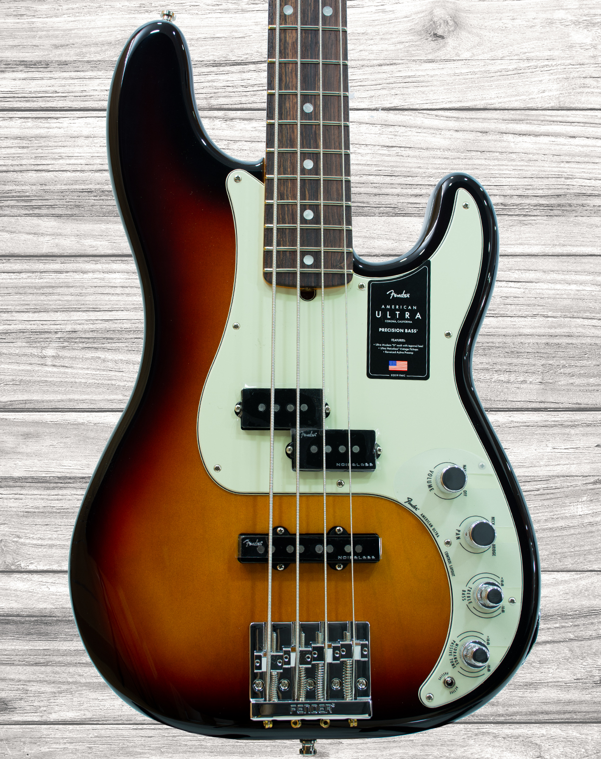 fender-american-ultra-p-bass-rw-ultraburst_5ecd4bd91b36c.jpg