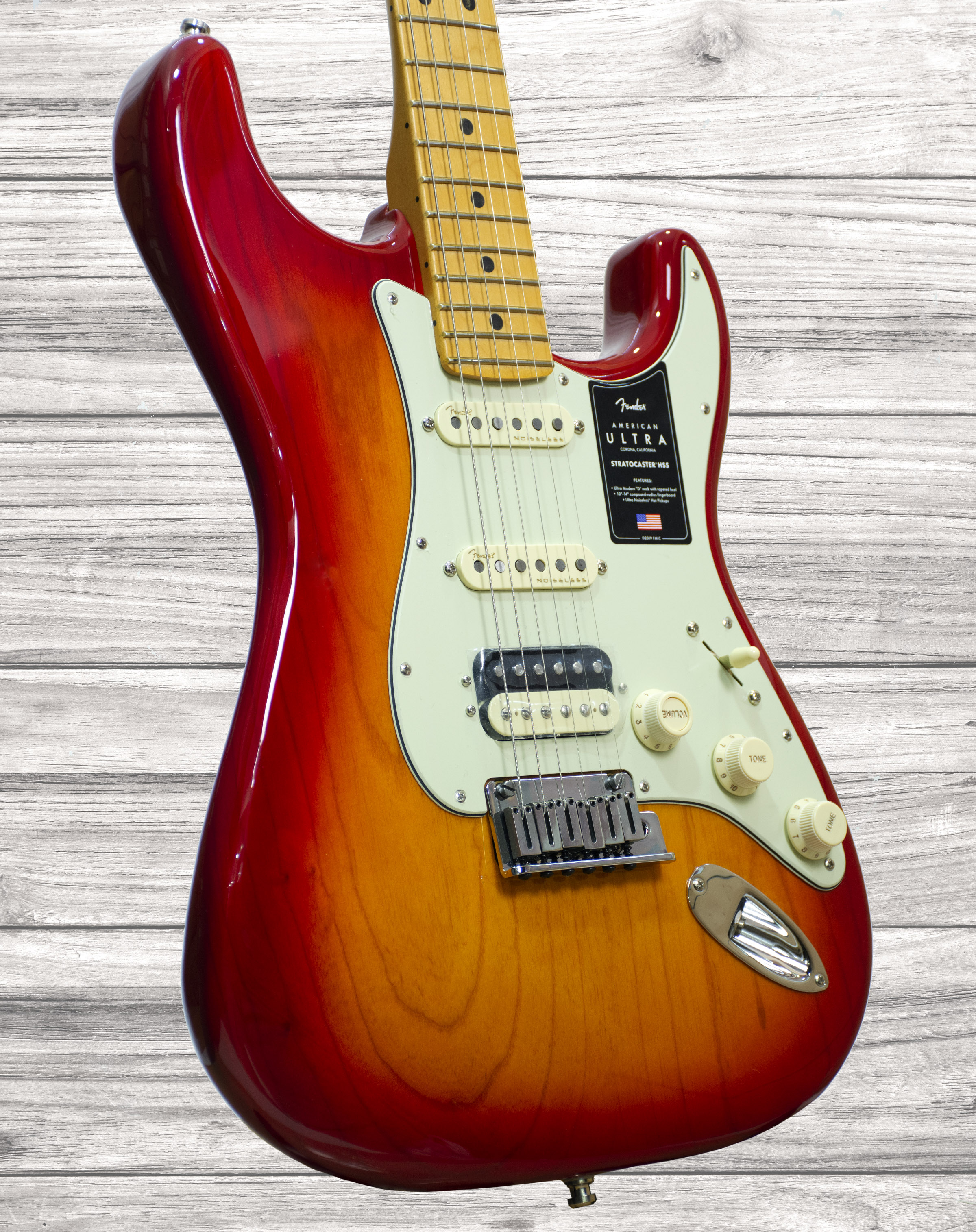 fender-american-ultra-strat-mn-hss-prb_5e6a144641ac2.jpg